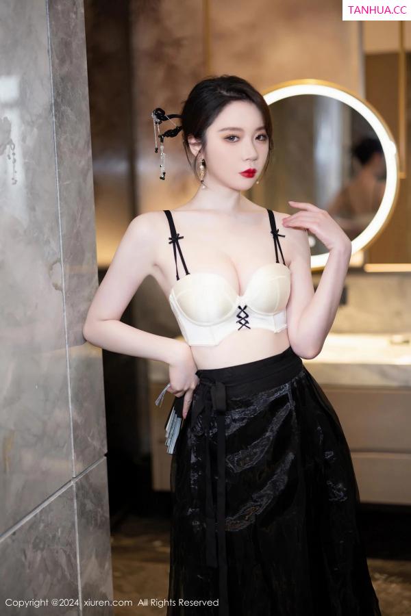 梦心玥  [XiuRen]高清写真图 2024.04.28 No.8465 梦心玥 修长美腿第7张图片